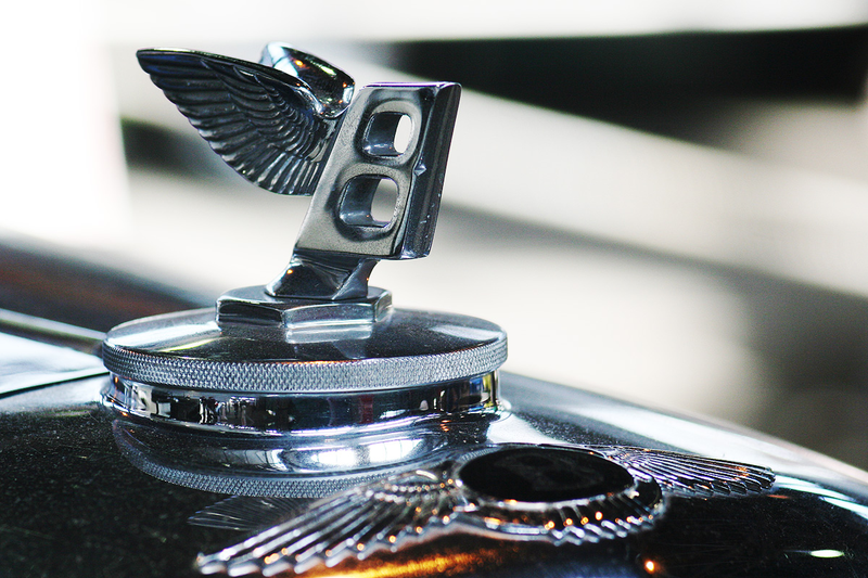 Illustration for article titled 17 Gorgeous Hood Ornaments That Defined These Classic Cars